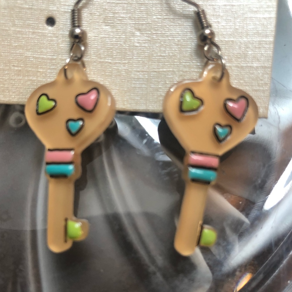 Keys to My Heart Mint Green & CreaMy Tan's - Picture 4 of 9